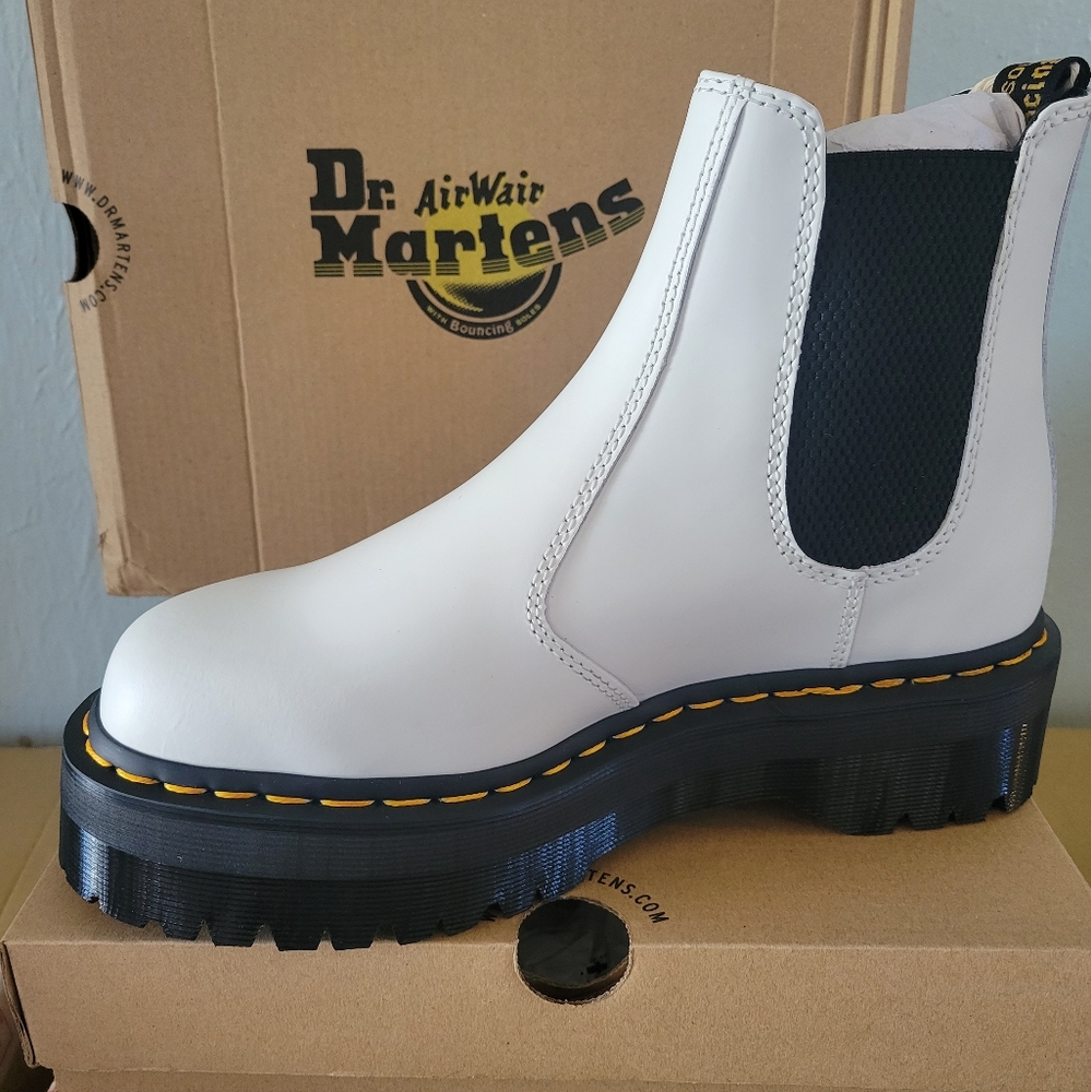 Original 2976 smooth leather platform Chelsea boot in white.